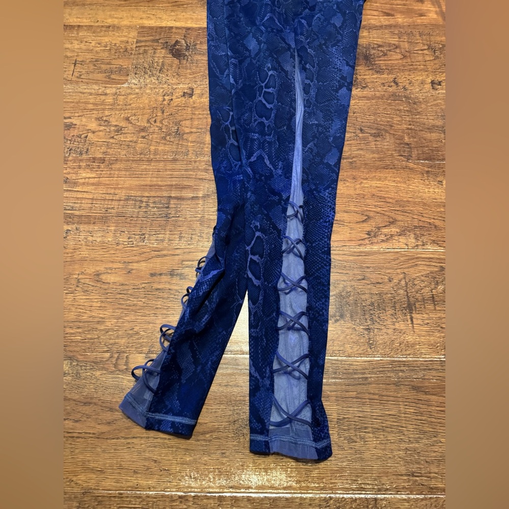 Victoria’s Secret 16 Snake print leggings w/ open cutouts on legs NEW RARE HTF